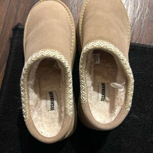 Gusshomade Tan Slippers